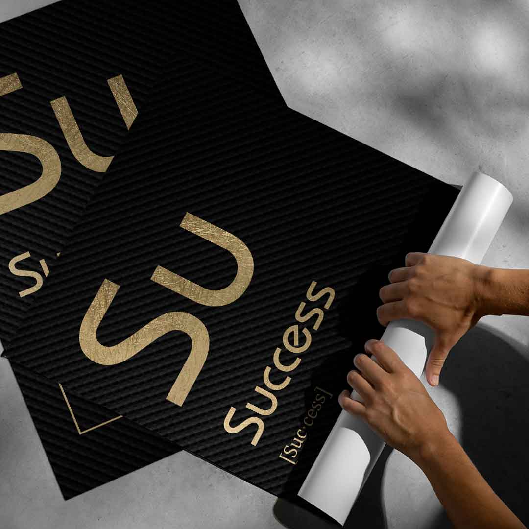 DOTCOMCANVAS® Success (Su) Poster Version Schwarz – aufgerollt