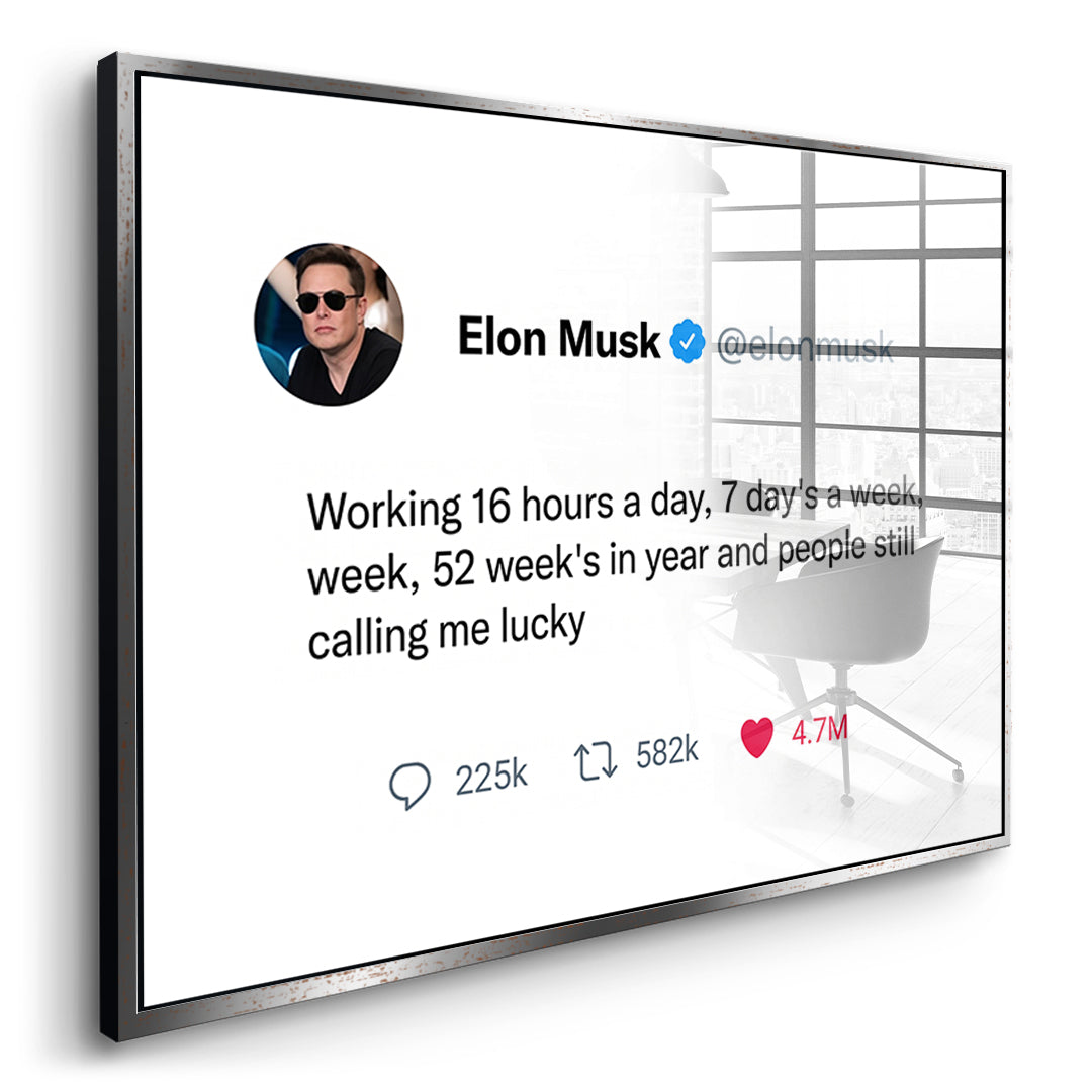 Seitenansicht des Acrylglasbilds Twite Elon Musk im silbernen Rahmen