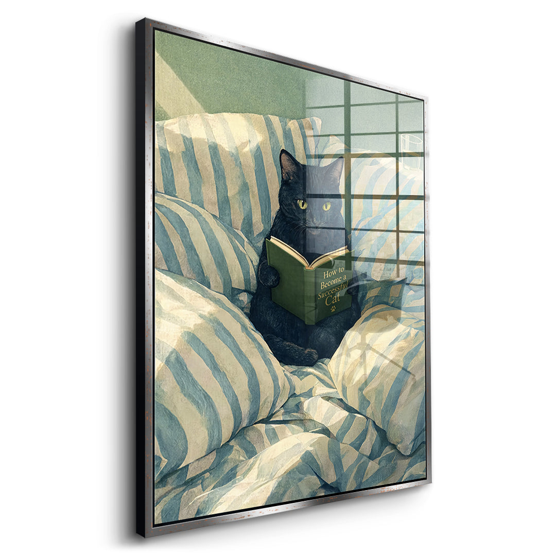 Seitenansicht des Acrylglasbilds How to Become a Successful Cat im silbernen Rahmen