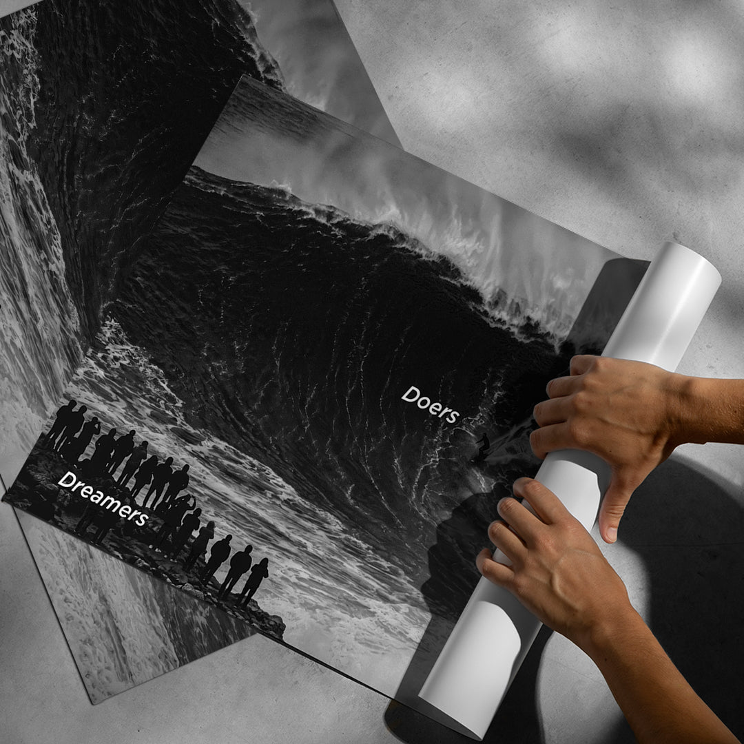 Aufgerolltes Poster Doers VS Dreamers