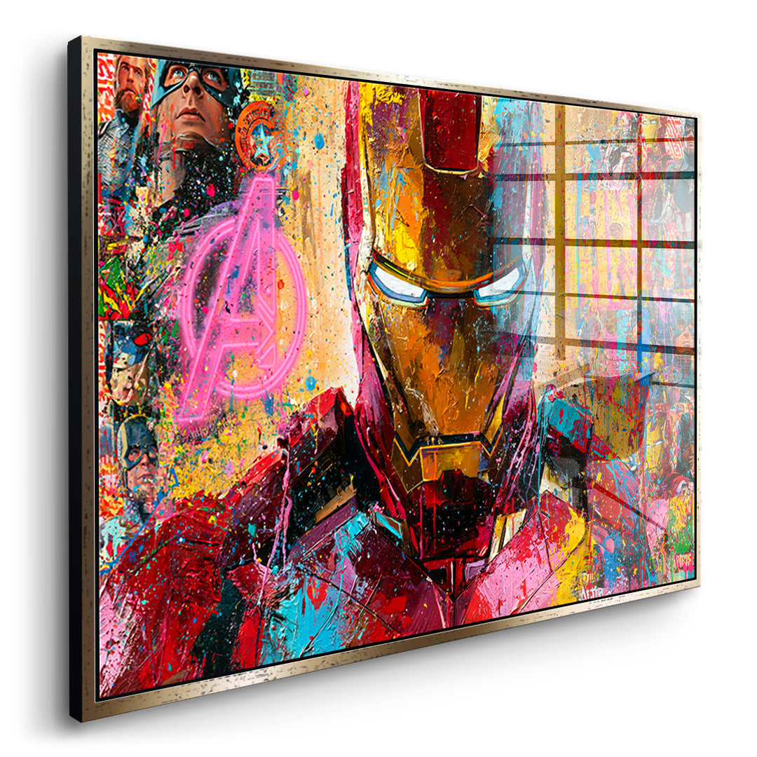 Seitenansicht des Acrylglasbilds Iron Legend im goldenen Rahmen