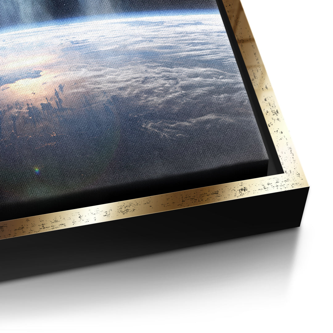 Detailaufnahme der Leinwandstruktur, No Limit Orbit im goldenen Rahmen