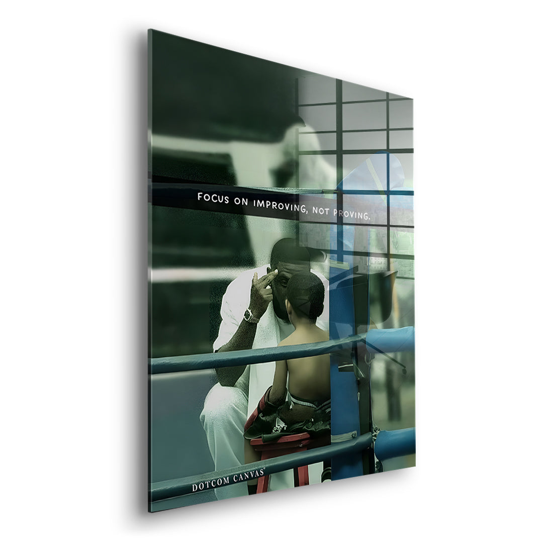 Seitenansicht des Acrylglasbilds Focus On Improving ohne Rahmen