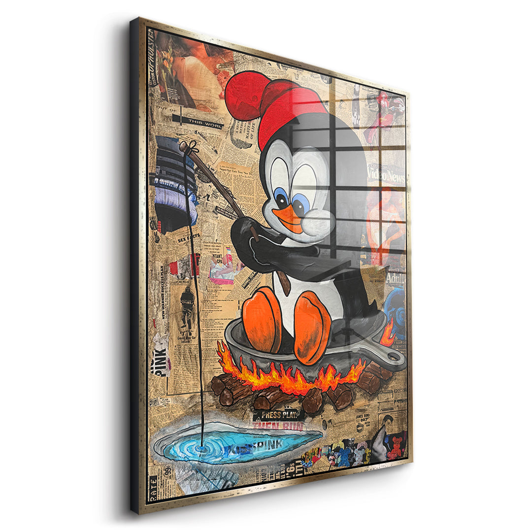 Seitenansicht des Acrylglasbilds Hot Pan Penguin im goldenen Rahmen